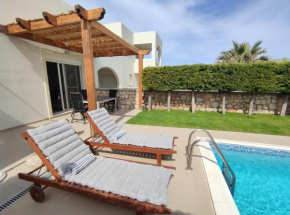 Villa with private pool just 3 minutes from the beach